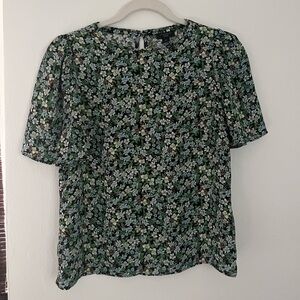 Ann Taylor Short Sleeve Floral Blouse in Petite X-Small
